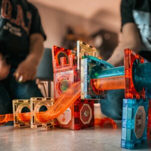 klocki magnetyczne tor kulkowy Świetlny kulodrom 49 el.