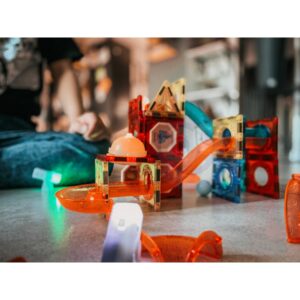 klocki magnetyczne tor kulkowy Świetlny kulodrom 49 el.